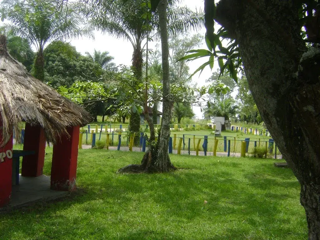 Paillotes en bord de rivière — Nganda Yalha, Nsele, Kinshasa